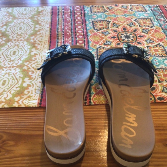 Sam Edelson Adrianne Slide black with tortoise shell buckle. - Picture 4 of 4